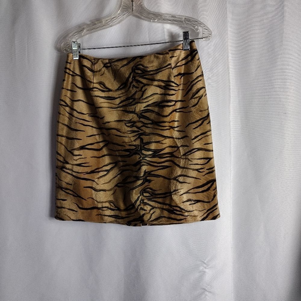 Apostrophe faux fur skirt 